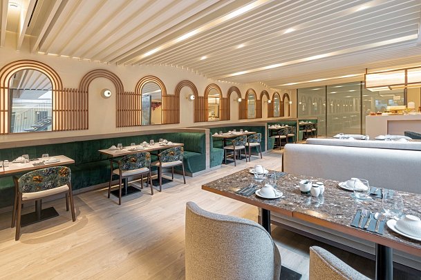 Luster Hotel