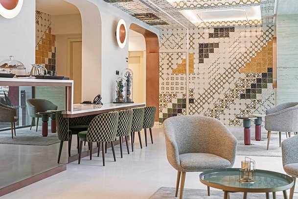 Luster Hotel