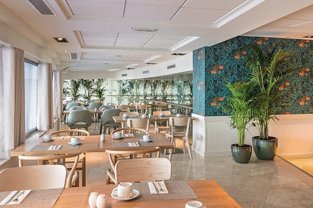 Sesimbra Oceanfront Hotel