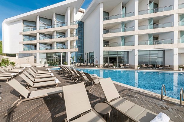 Sesimbra Oceanfront Hotel