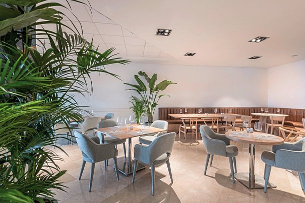 Sesimbra Oceanfront Hotel