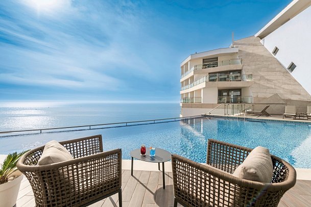 Sesimbra Oceanfront Hotel