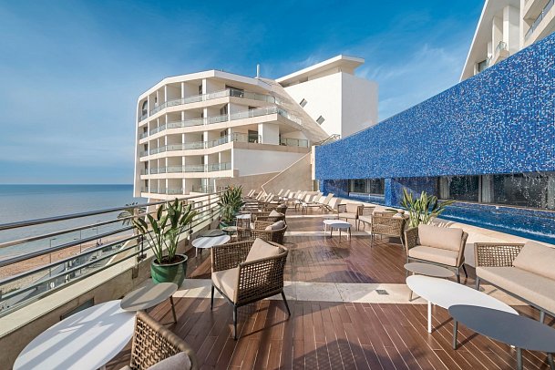 Sesimbra Oceanfront Hotel