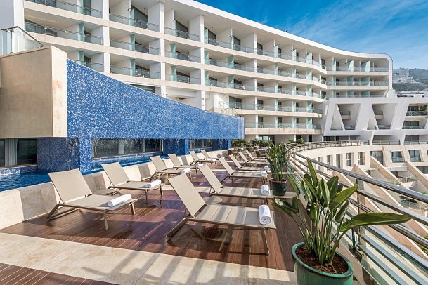 Sesimbra Oceanfront Hotel