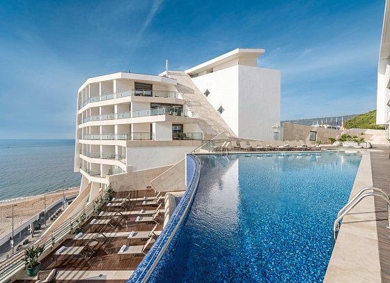 Sesimbra Oceanfront Hotel