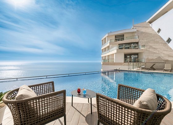 Sesimbra Oceanfront Hotel