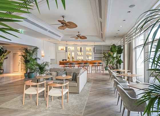Sesimbra Oceanfront Hotel