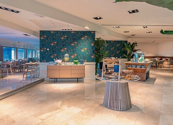 Sesimbra Oceanfront Hotel