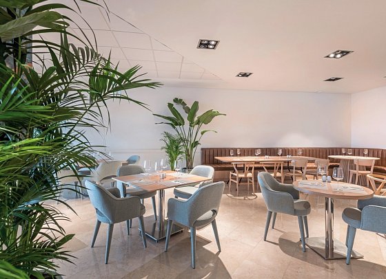 Sesimbra Oceanfront Hotel