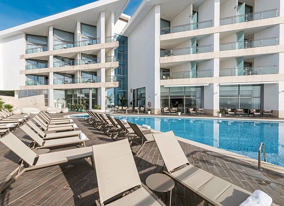 Sesimbra Oceanfront Hotel