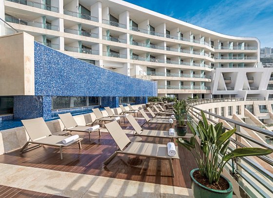 Sesimbra Oceanfront Hotel