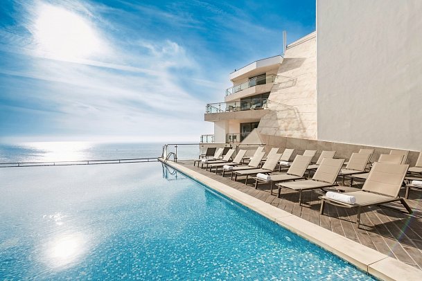 Sesimbra Oceanfront Hotel