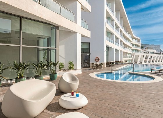 Sesimbra Oceanfront Hotel