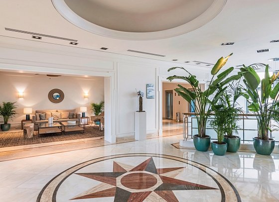 Sesimbra Oceanfront Hotel