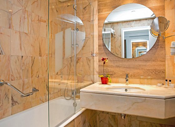 Pestana Cascais Ocean & Conference Aparthotel - Beispiel Bad Suite Deluxe (Zimmercodierung WD1)