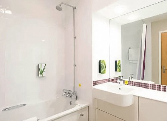 Premier Inn London Hammersmith - Beispiel Bad Doppelzimmer (Zimmercodierung DB1)