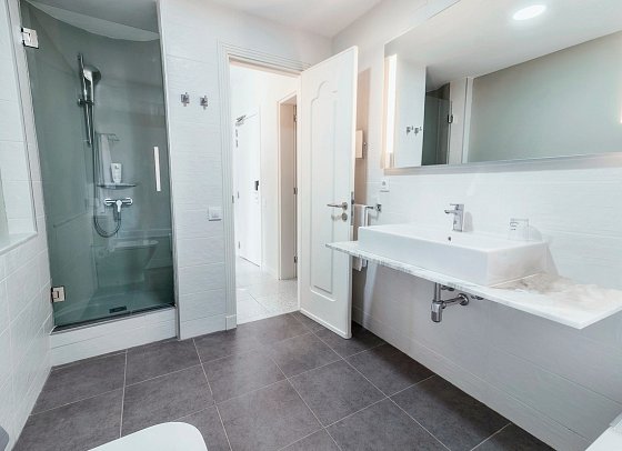 LIVVO Koala Garden Hotel - Beispiel Bad (Zimmercodierungen DB1, DC1, DS1 & FB1)