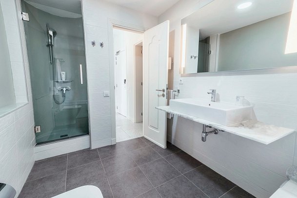 LIVVO Koala Garden Hotel - Beispiel Bad (Zimmercodierungen DB1, DC1, DS1 & FB1)