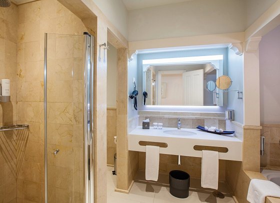 Lopesan Villa del Conde Resort & Thalasso - Beispiel Bad Doppelzimmer Standard (Zimmercodierungen DG1, DC1, DG2 & DC2)