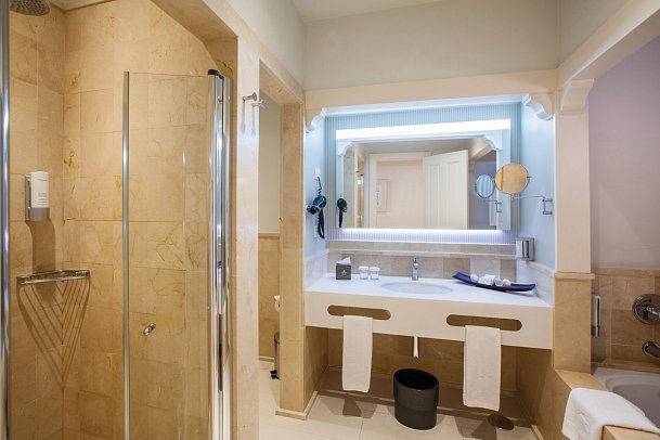 Lopesan Villa del Conde Resort & Thalasso - Beispiel Bad Doppelzimmer Standard (Zimmercodierungen DG1, DC1, DG2 & DC2)