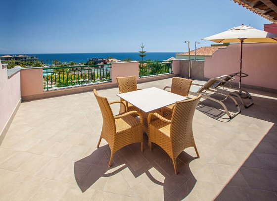 Lopesan Villa del Conde Resort & Thalasso - Beispiel Terrasse Doppelzimmer Deluxe (Zimmercodierung DDD)