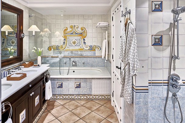 Seaside Grand Hotel Residencia - Beispiel Bad Juniorsuite (Zimmercodierung JB1)