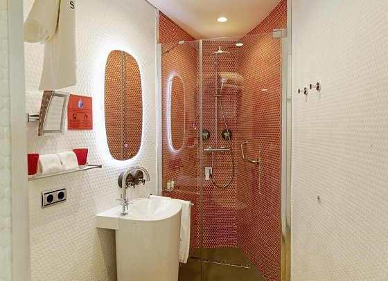Bohemia Suites & Spa - Beispiel Bad (Zimmercodierungen UL1 & UL2)
