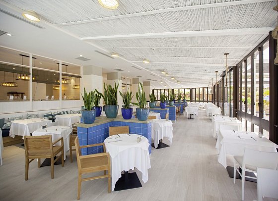 Corallium Beach by Lopesan Hotels