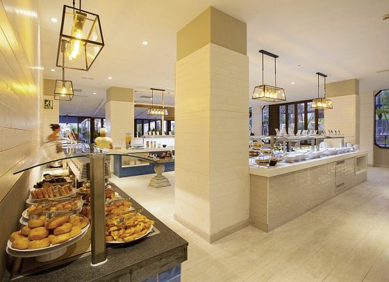Corallium Beach by Lopesan Hotels