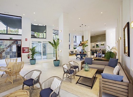 Corallium Beach by Lopesan Hotels