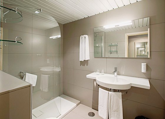 Corallium Beach by Lopesan Hotels - Beispiel Bad Doppelzimmer Deluxe (Zimmercodierung DDM)