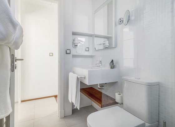 LIVVO Los Calderones - Beispiel Bad Suite Duplex (Zimmercodierungen WB1, WE1 & W1P)