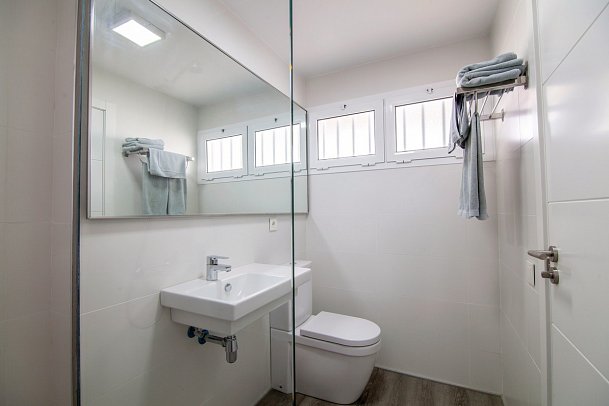 Corona Roja - Wohnbeispiel renoviertes Bad (Zimmercodierungen SB2, AB2 & OB2)