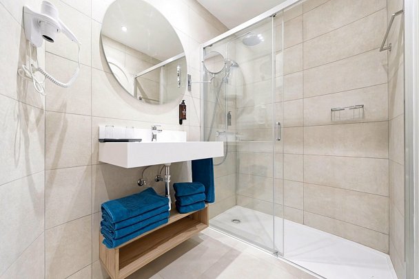 Sporthotel Monte Feliz - powered by Playitas - Beispiel Bad Appartement (Zimmercodierungen OB1 & OB2)