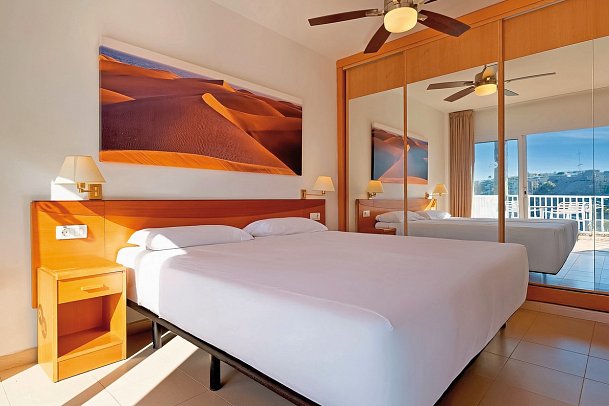 Servatur Altamadores - Wohnbeispiel Schlafzimmer (Zimmercodierungen JB1, JB2, AM1 & AM2)