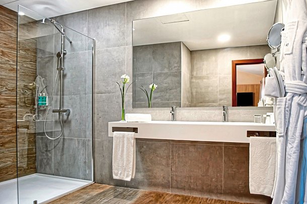 Maspalomas Villas by Dunas - Beispiel Bad Villa Premium (Zimmercodierungen VM1 & VM2)