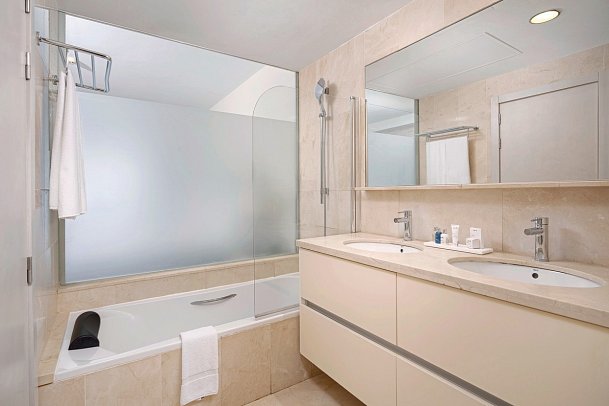 Radisson Blu Resort Gran Canaria - Beispiel Bad Suite 2 Schlafzimmer (Zimmercodierung W2M)