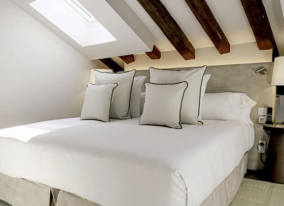 Hospes Puerta de Alcalá - Junior Suite (Zimmercodierung JB1)