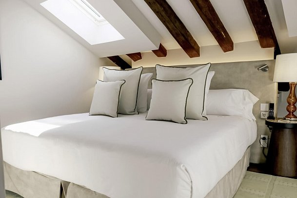 Hospes Puerta de Alcalá - Junior Suite (Zimmercodierung JB1)