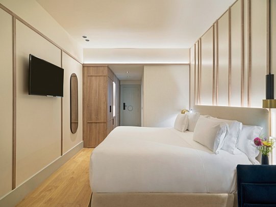 H10 Puerta de Alcalá - Wohnbeispiel Doppelzimmer Stadtblick (Zimmercodierung DS1)