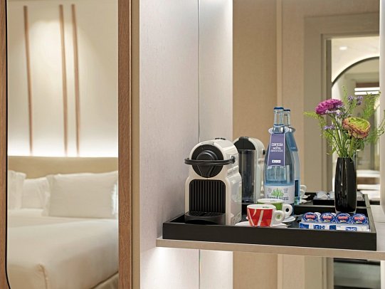 H10 Puerta de Alcalá - Wohnbeispiel Doppelzimmer Stadtblick (Zimmercodierung DS1)