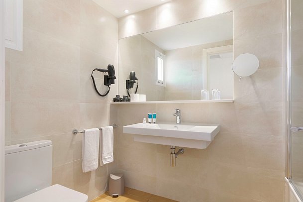 AluaSun Mediterráneo - Beispiel Bad (Zimmercodierungen ABG, ABM & BB1)