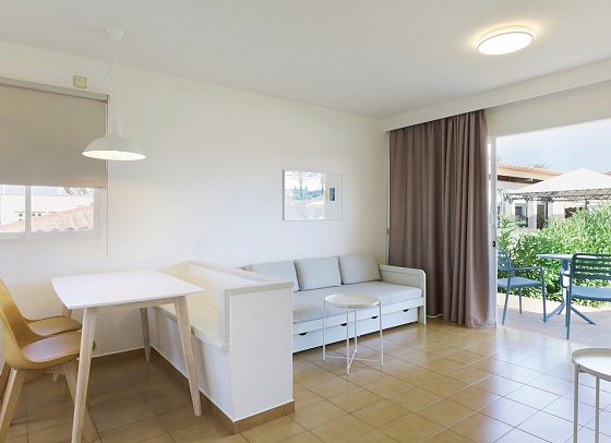 AluaSun Mediterráneo - Wohnbeispiel Appartement 1 Schlafzimmer Gartenblick (Zimmercodierung ABG)