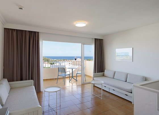 AluaSun Mediterráneo - Wohnbeispiel Appartement 1 Schlafzimmer Meerblick (Zimmercodierung ABM)