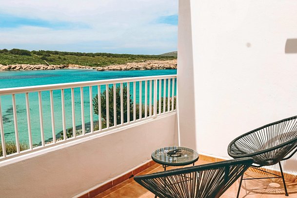 Beach Club Menorca - Beispiel Balkon Suite Meerblick (Zimmercodierung WBM)