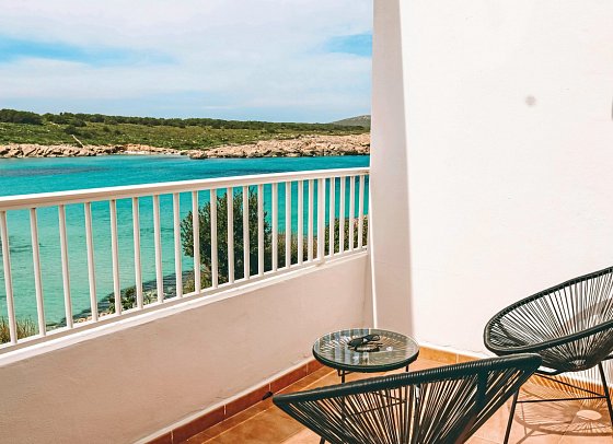 Beach Club Menorca - Beispiel Balkon Suite Meerblick (Zimmercodierung WBM)