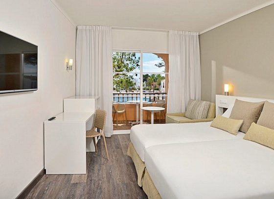 Sol Falcó Menorca - Wohnbeispiel Doppelzimmer Sol Poolblick (Zimmercodierungen D1P & D2P)