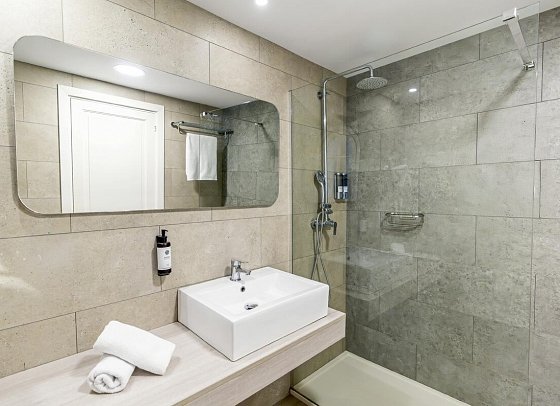 FERGUS Club Carema Splash - Beispiel Bad (Zimmercodierungen AS1, ASM, AS2, AP1 & AP2)