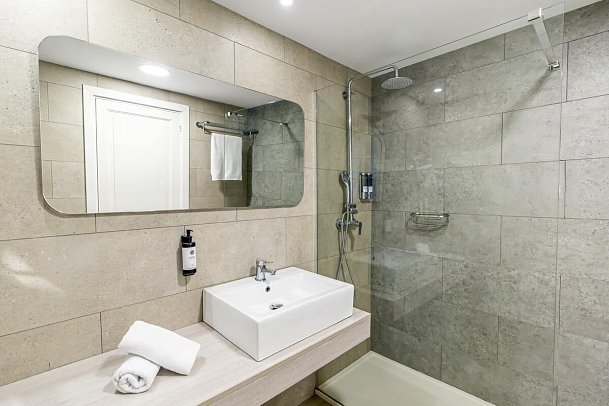 FERGUS Club Carema Splash - Beispiel Bad (Zimmercodierungen AS1, ASM, AS2, AP1 & AP2)