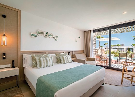 Barceló Nura - Wohnbeispiel Juniorsuite mit halbprivatem Pool (Zimmercodierung JBP)